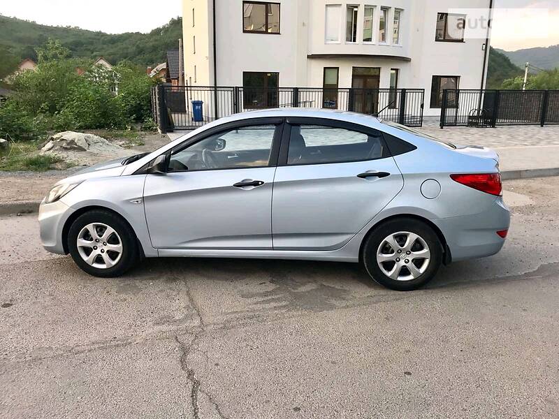 Седан Hyundai Accent 2011 в Мукачевому