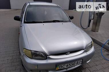 Седан Hyundai Accent 1995 в Нововолынске