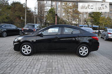 Седан Hyundai Accent 2014 в Маріуполі