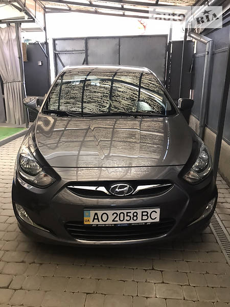 Седан Hyundai Accent 2012 в Мукачево