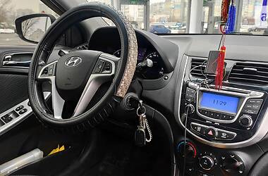 Седан Hyundai Accent 2012 в Каневе