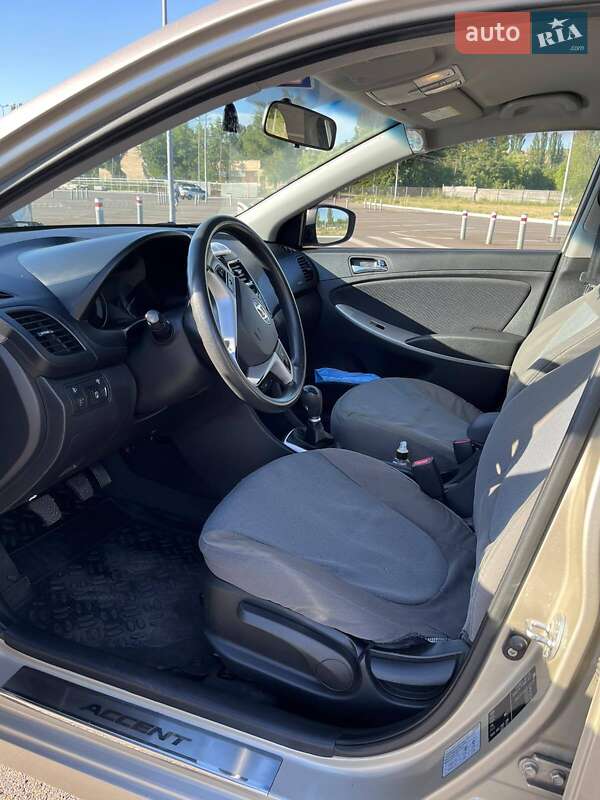 Седан Hyundai Accent 2012 в Кривому Розі