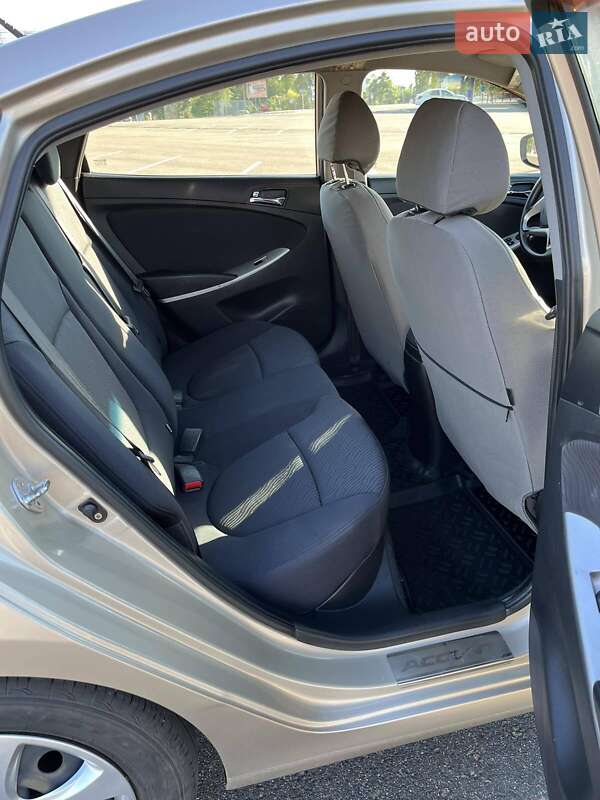 Седан Hyundai Accent 2012 в Кривому Розі