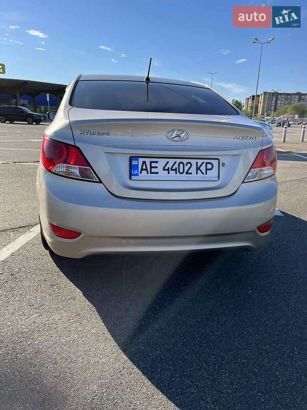 Седан Hyundai Accent 2012 в Кривому Розі
