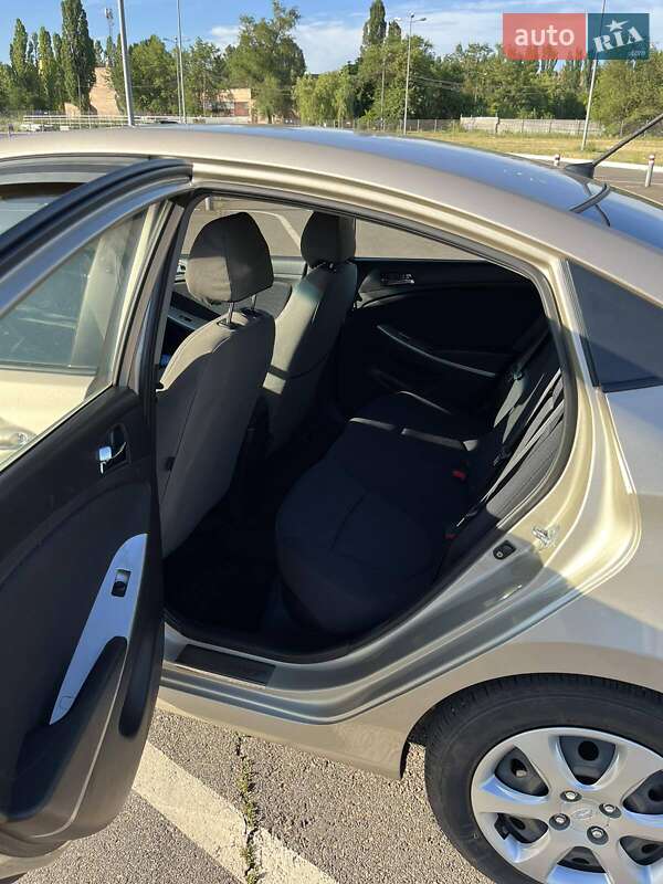 Седан Hyundai Accent 2012 в Кривому Розі