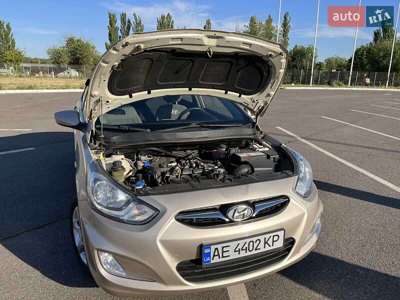 Седан Hyundai Accent 2012 в Кривому Розі