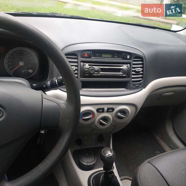 Седан Hyundai Accent 2009 в Ірпені