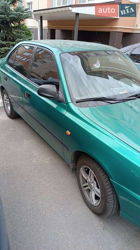 Седан Hyundai Accent 2000 в Киеве