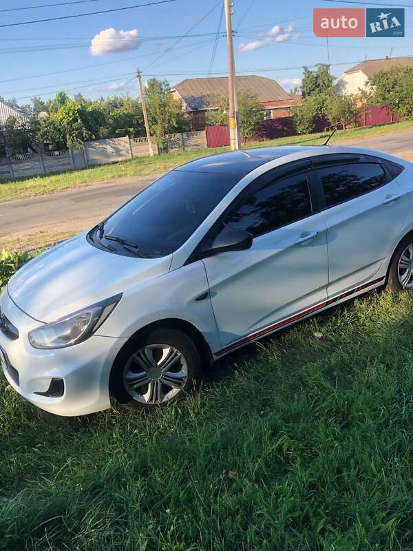 Hyundai Accent 2012