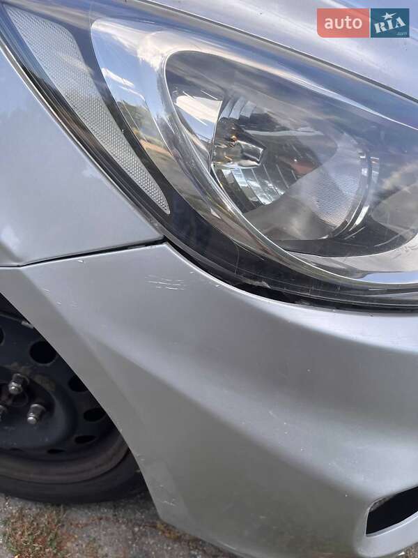 Седан Hyundai Accent 2013 в Кривому Розі