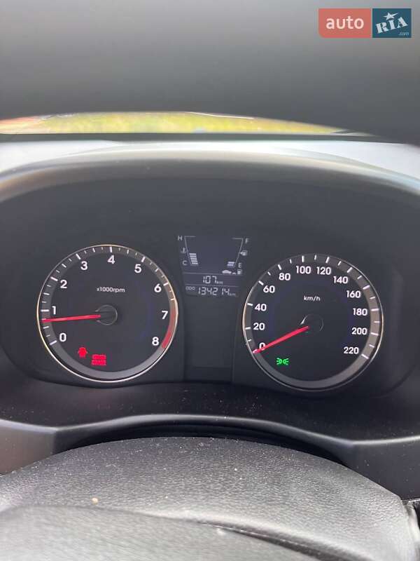 Седан Hyundai Accent 2013 в Кривому Розі