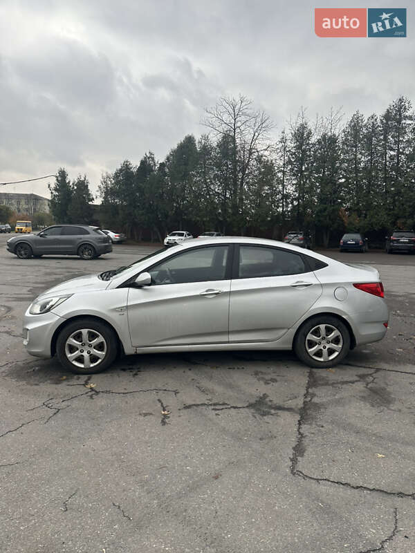 Седан Hyundai Accent 2012 в Ужгороде фото 2 Седан Hyundai Accent 2012 в Ужгороде