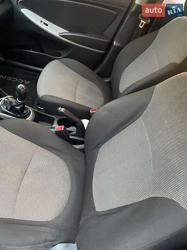 Седан Hyundai Accent 2013 в 