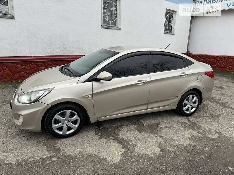 Hyundai Accent 2011