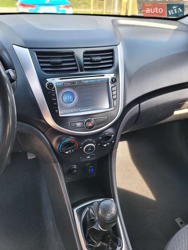 Хетчбек Hyundai Accent 2011 в Києві фото 33 Хетчбек Hyundai Accent 2011 в Києві