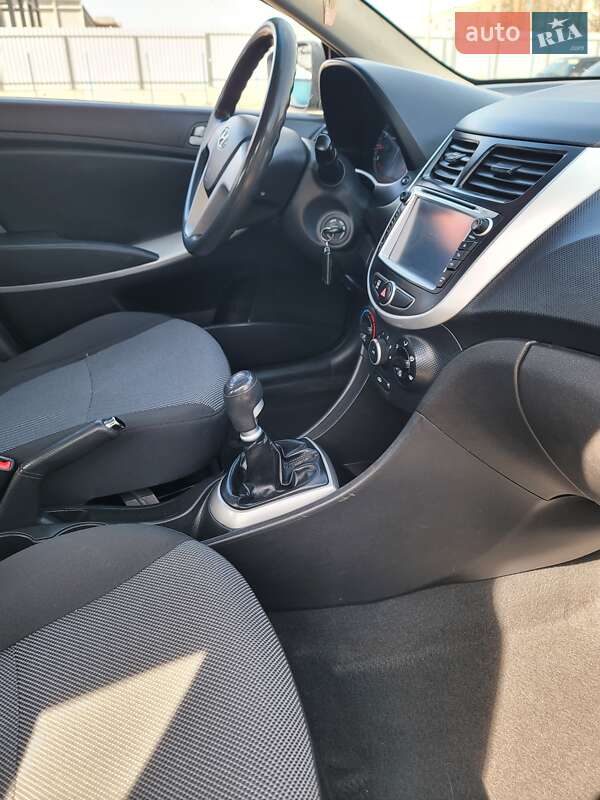 Хетчбек Hyundai Accent 2011 в Києві фото 39 Хетчбек Hyundai Accent 2011 в Києві