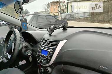 Седан Hyundai Accent 2013 в Тростянці