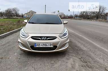 Седан Hyundai Accent 2013 в Тростянце