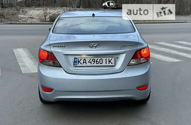 Седан Hyundai Accent 2012 в Путивле