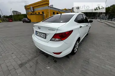 Hyundai Accent 2012