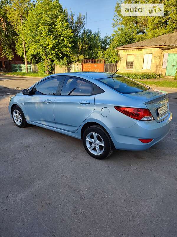 Hyundai Accent 2011