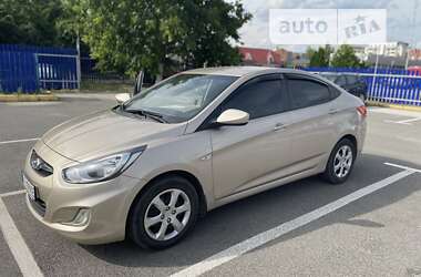 Седан Hyundai Accent 2013 в Ужгороде