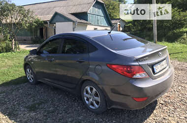 Седан Hyundai Accent 2012 в Старых Бросковцах