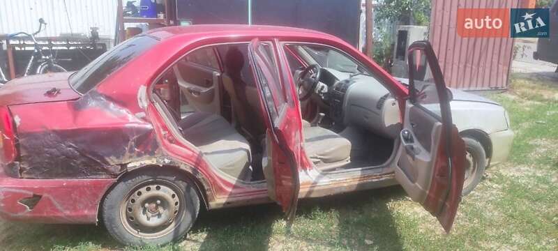 Седан Hyundai Accent 1999 в Киеве