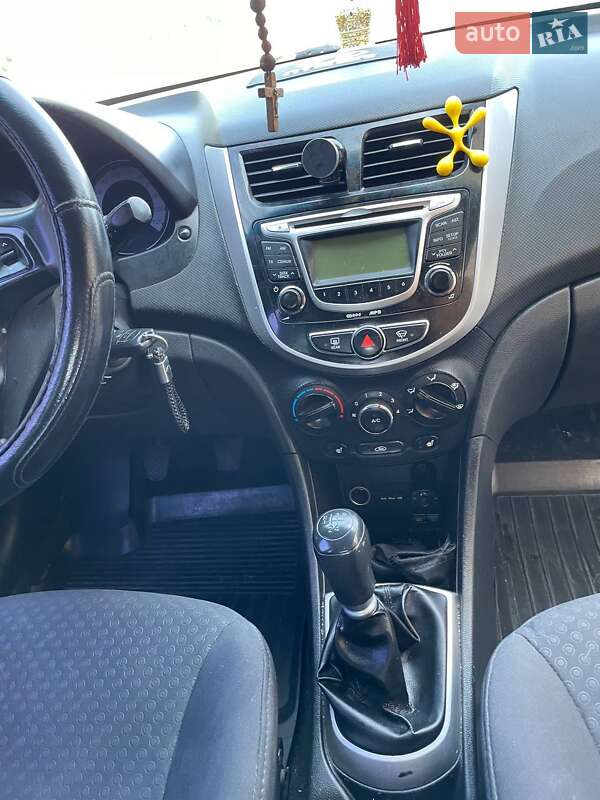 Хэтчбек Hyundai Accent 2012 в Нововолынске фото 10 Хэтчбек Hyundai Accent 2012 в Нововолынске