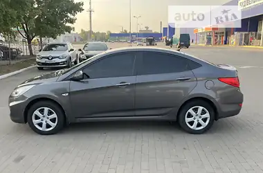 Hyundai Accent 2013