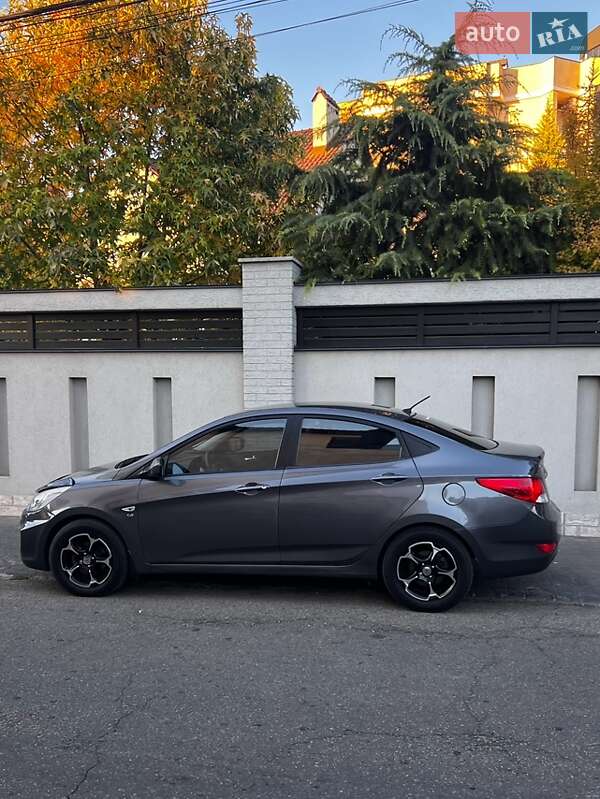 Hyundai Accent 2013