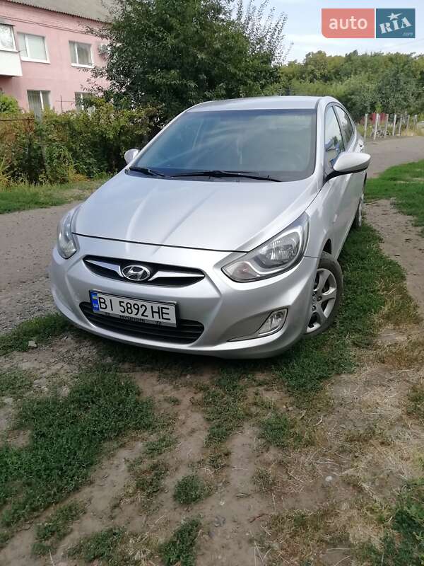 Седан Hyundai Accent 2012 в Карловке