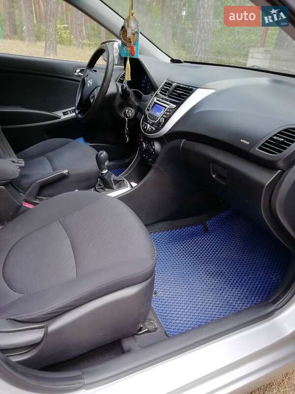 Седан Hyundai Accent 2012 в Карловке