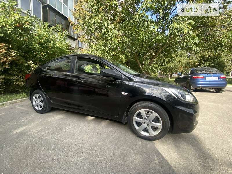 Hyundai Accent 2012
