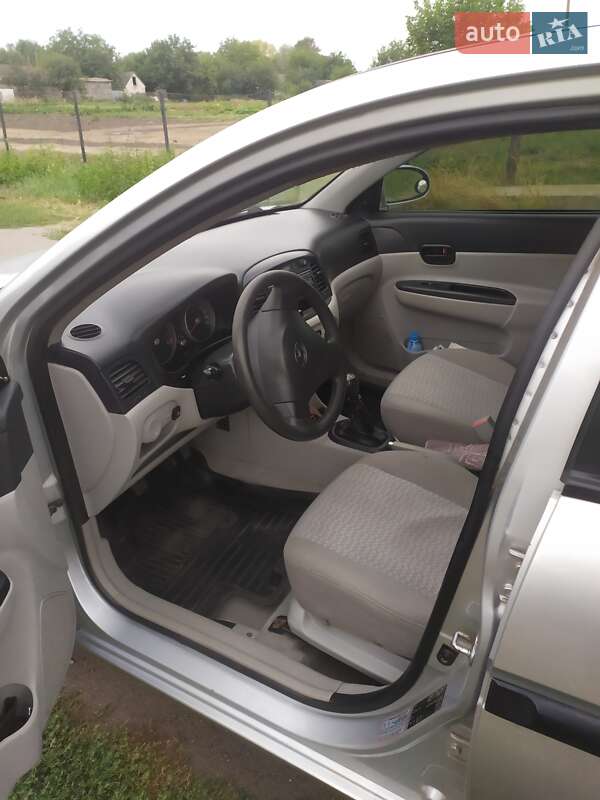 Седан Hyundai Accent 2008 в Гребінці