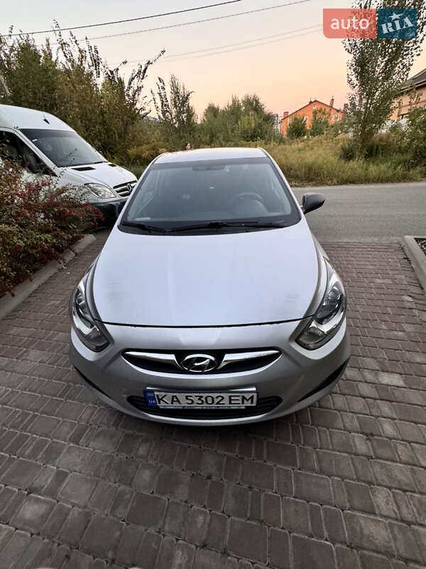 Hyundai Accent 2011