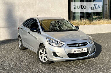 Седан Hyundai Accent 2011 в Днепре