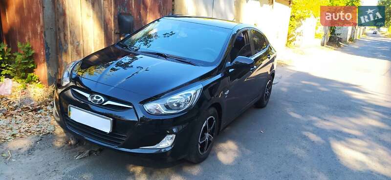 Hyundai Accent 2012