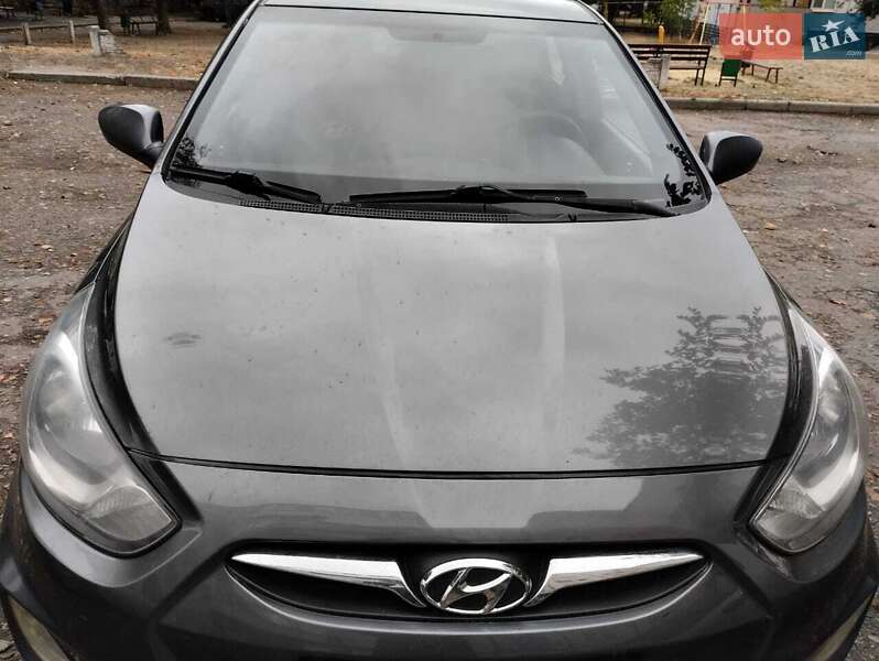 Hyundai Accent 2011