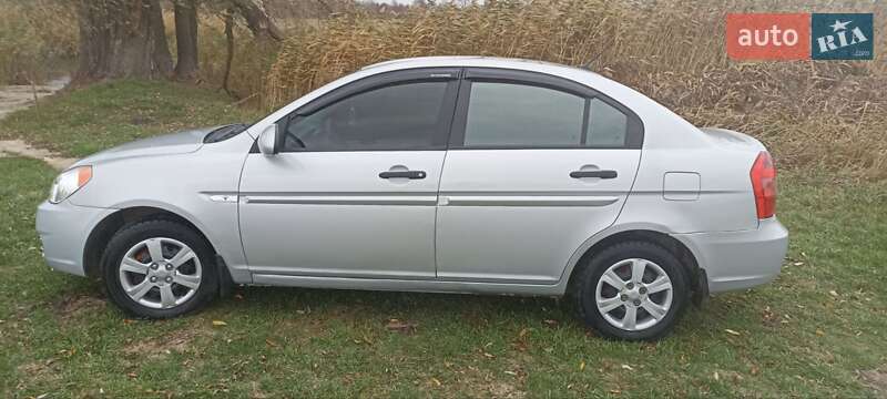 Седан Hyundai Accent 2007 в Ромнах