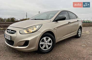 Седан Hyundai Accent 2011 в Сумах