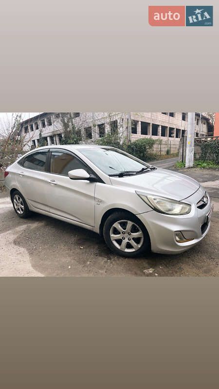 Седан Hyundai Accent 2011 в Ужгороді