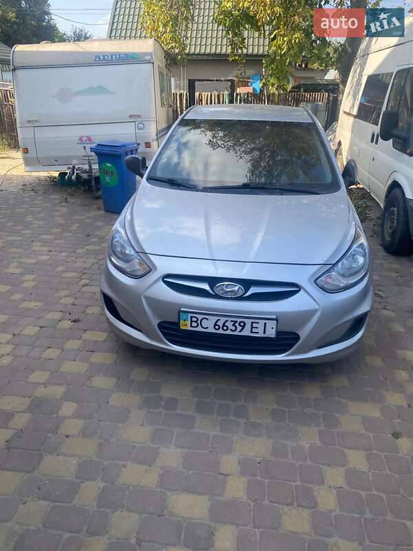 Седан Hyundai Accent 2014 в Львові