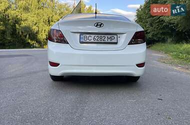 Седан Hyundai Accent 2012 в Стебнику