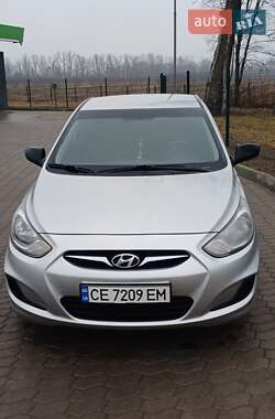 Седан Hyundai Accent 2013 в Хотині