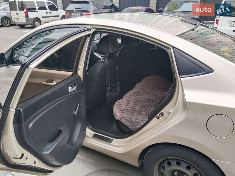 Седан Hyundai Accent 2012 в Киеве