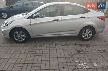 Седан Hyundai Accent 2013 в 