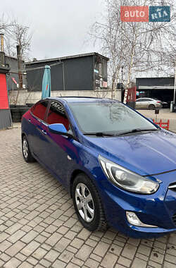 Седан Hyundai Accent 2012 в Кривом Роге