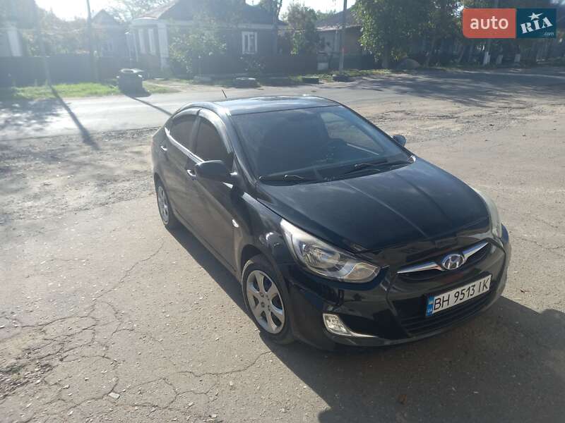 Hyundai Accent 2012