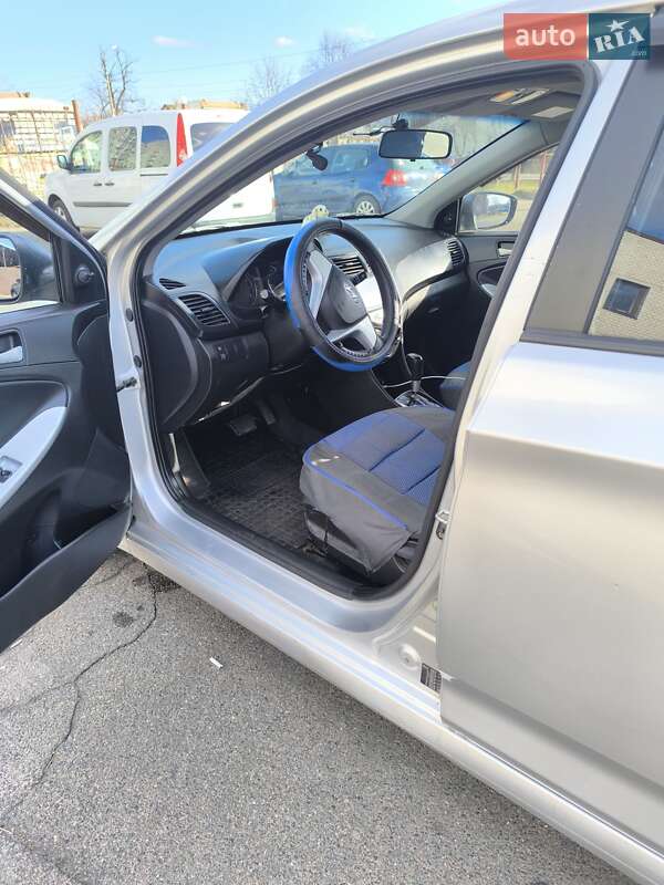 Седан Hyundai Accent 2011 в Чернигове